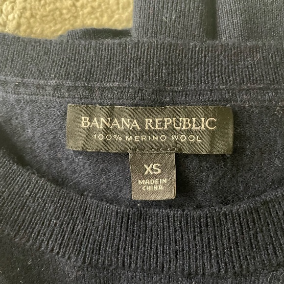 Navy Banana Republic xs Merino Wool sweater EUC - Picture 3 of 4